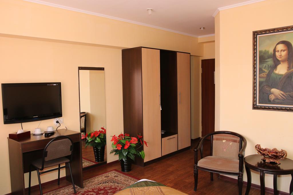 Kausar Hotel Almaty Exterior foto